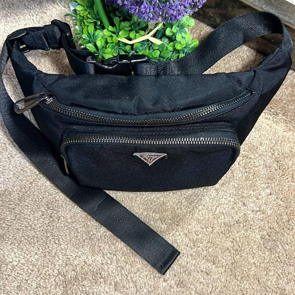 GUESS SLING BAG - Picture 2 of 8